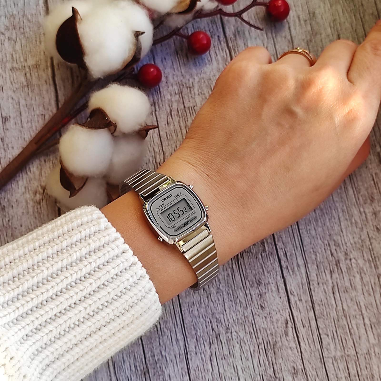 Casio La670wa-7df Retro Kadın Dijital Kol Saati