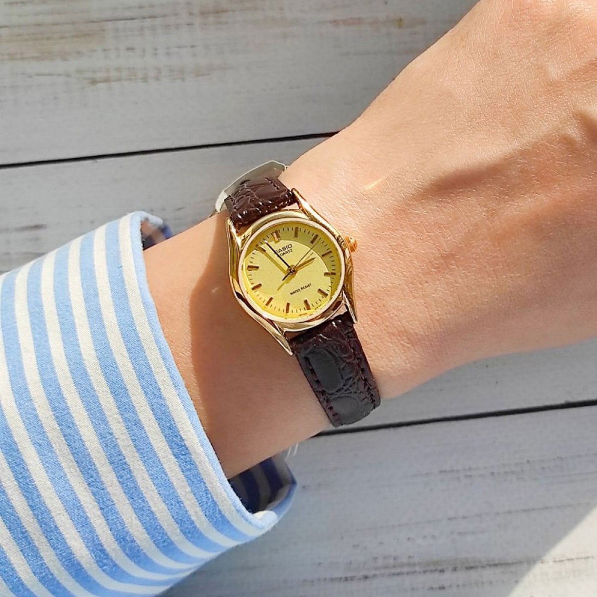 Casio LTP-1094Q-9ARDF Deri Kayışlı Klasik Kadın Kol Saati