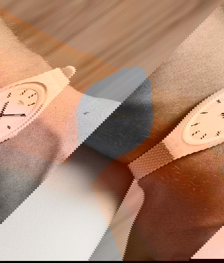 Swatch SVUM102 SKINSTRUCTUR Kol Saati