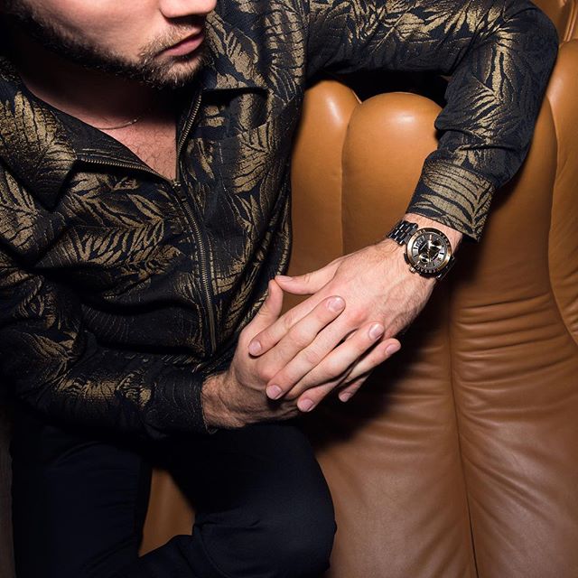 Versace Erkek Kol Saati VRSCVE1D00619