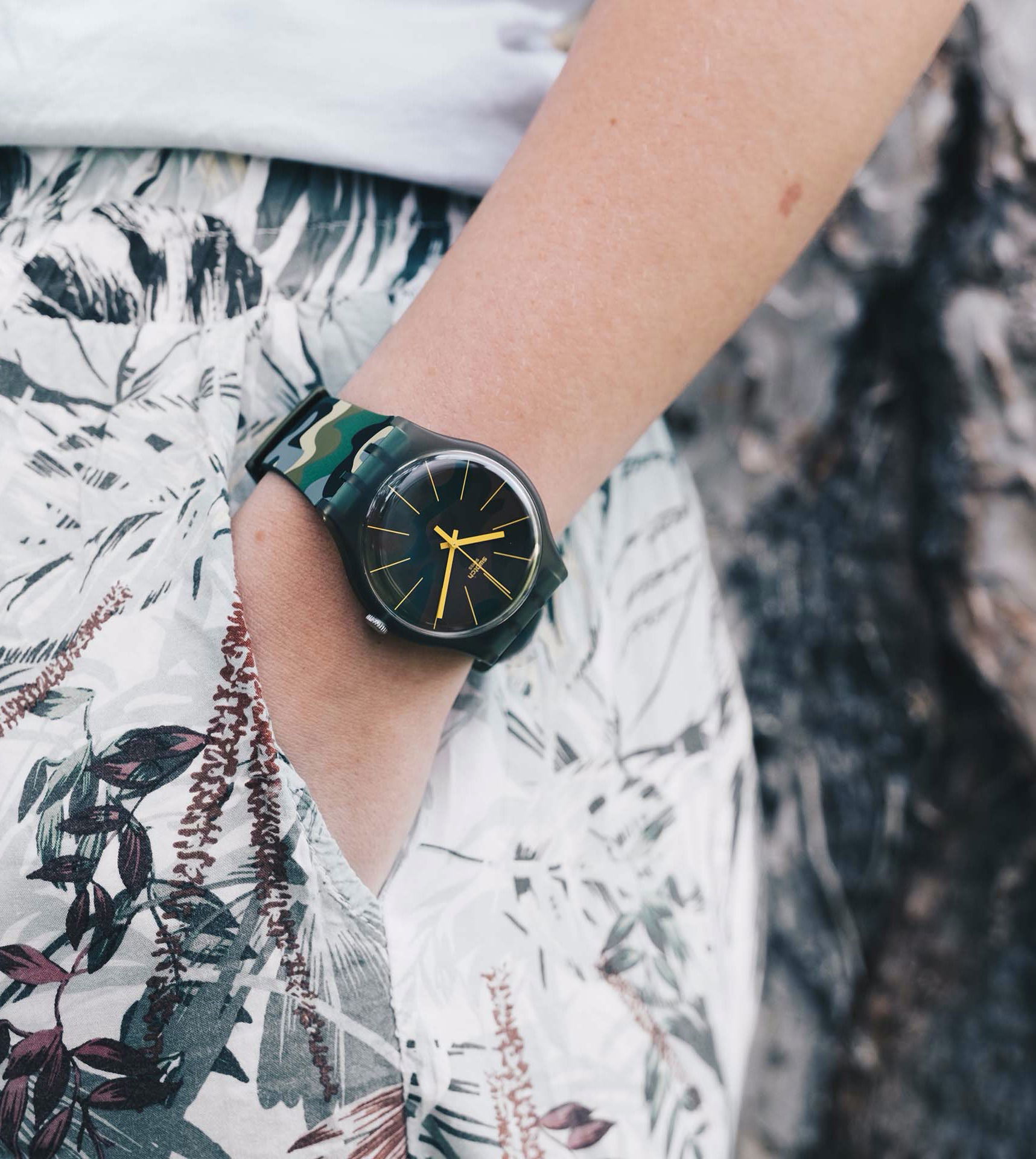 Swatch SUOG114 CAMOUFOREST Kamuflaj Desenli