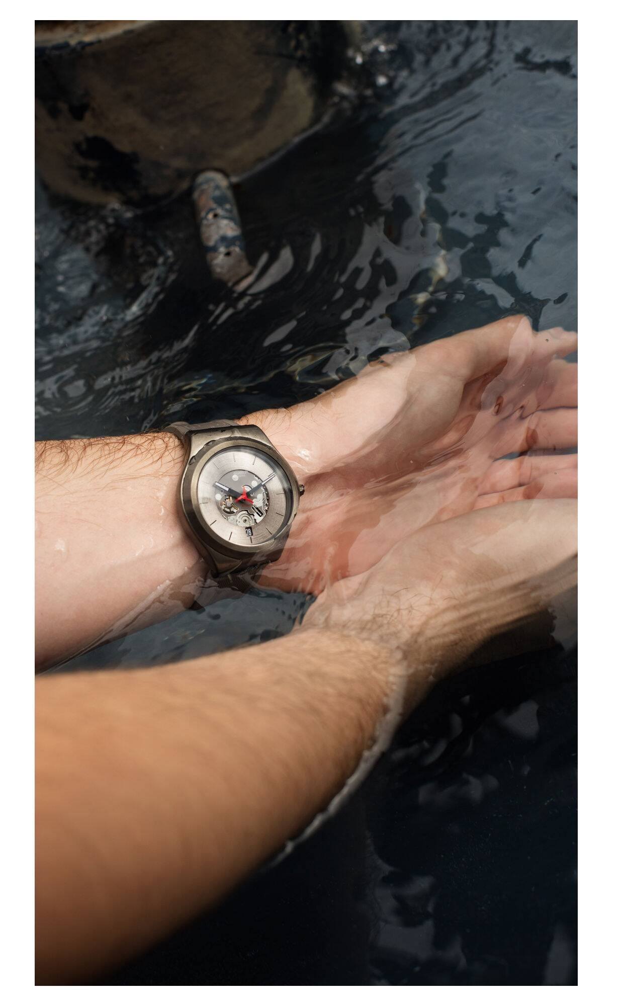 Swatch Yim404 REDRANG Sistem51 Irony Saat