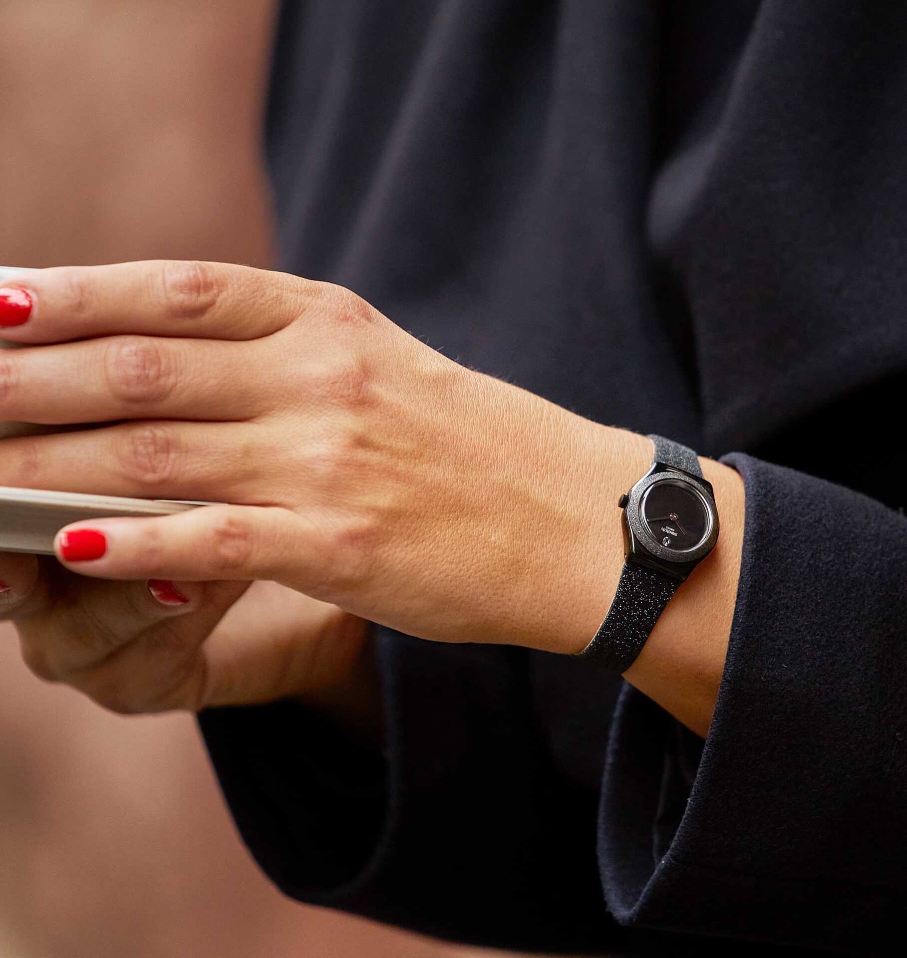 Swatch Ysb101 LOST MOON Kadın Saati