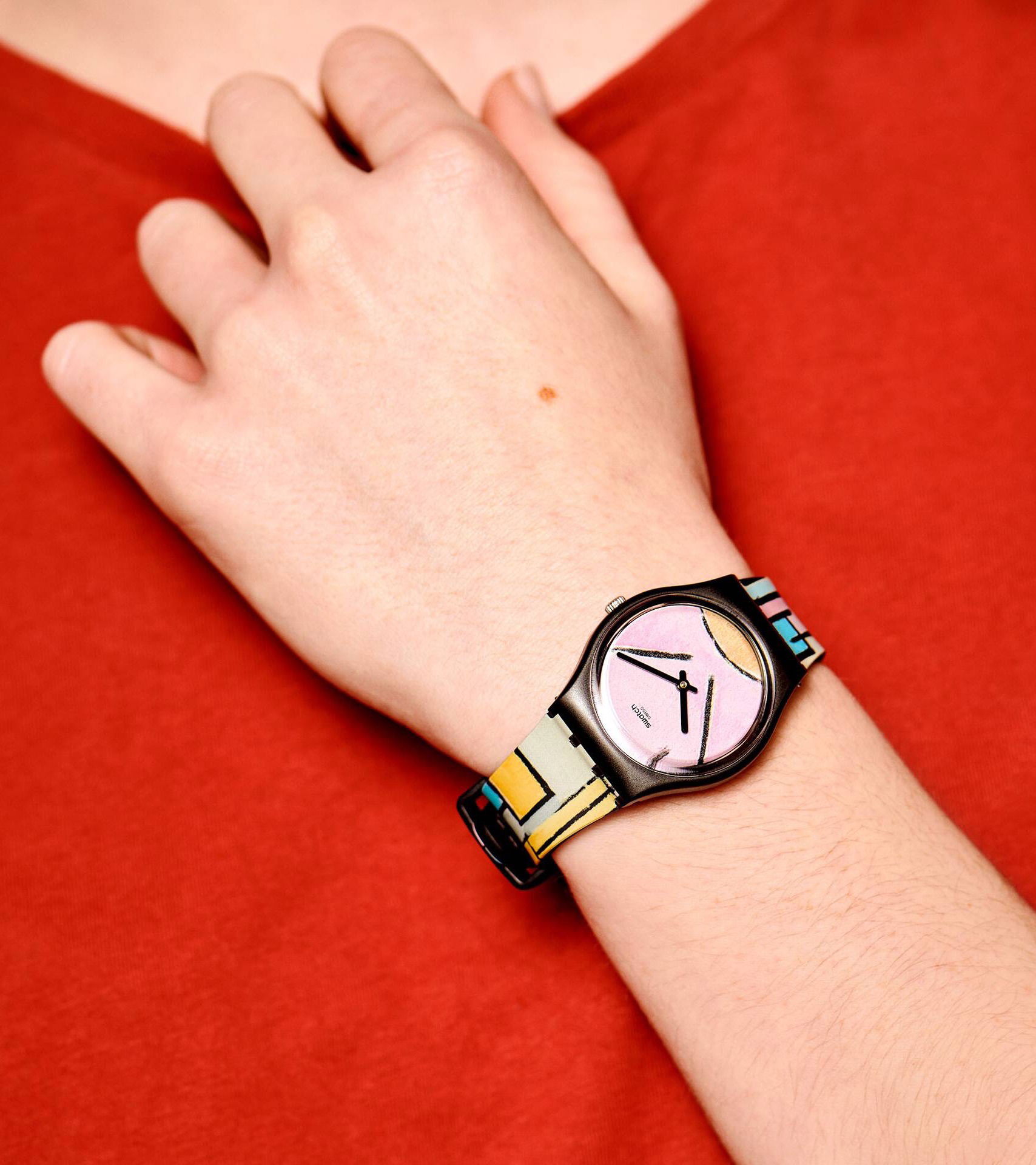 Swatch Gz350 COMPOSITION IN OVAL WITH COLOR PLANES 1