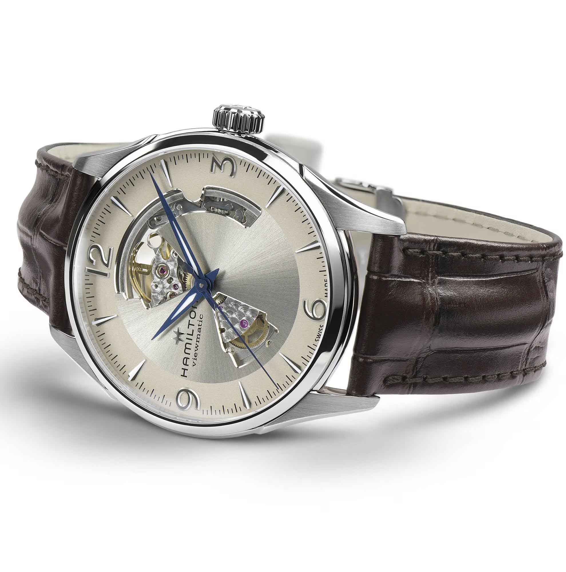 Nivachron™ denge yayına sahip, 80 saatlik üstün güç rezervli, H-10 otomatik kalibre. Safir kristal cam,  5 bar (50m) suya dayanıklıdır.