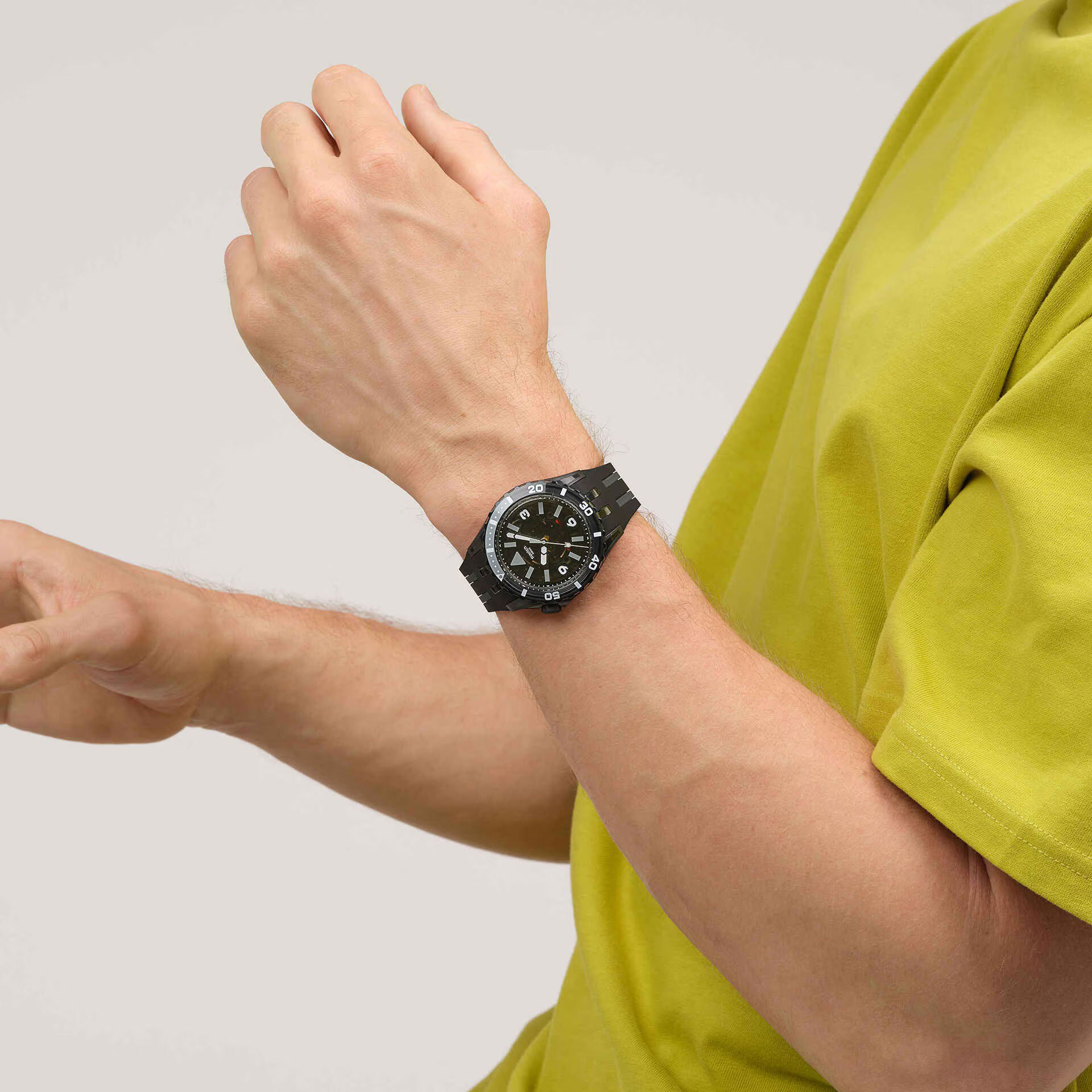 Swatch Black Sea Nettle SSCU09B100 Unisex Quartz Saat