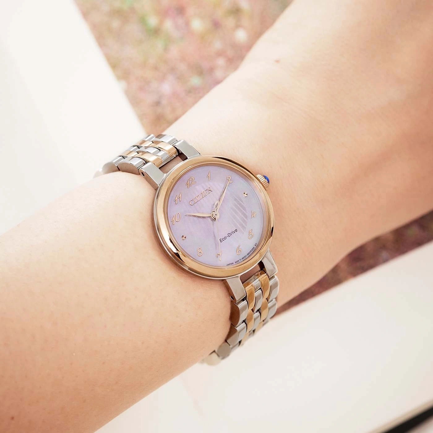 Citizen Em0996-84Y Kadın Kol Saati